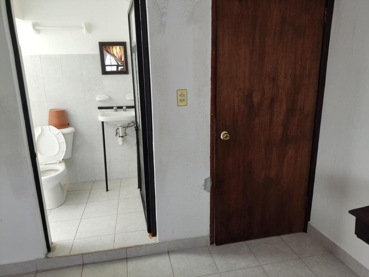 Hotel Tivoli San Cristobal de las Casas Bagian luar foto